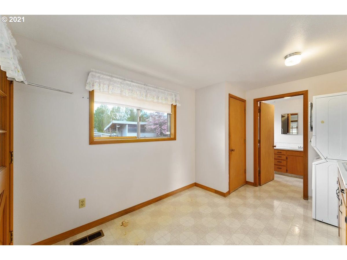 285 Southwest Church Street Dallas, OR 97338 - Photo 24 of 32 Gallery Image 24