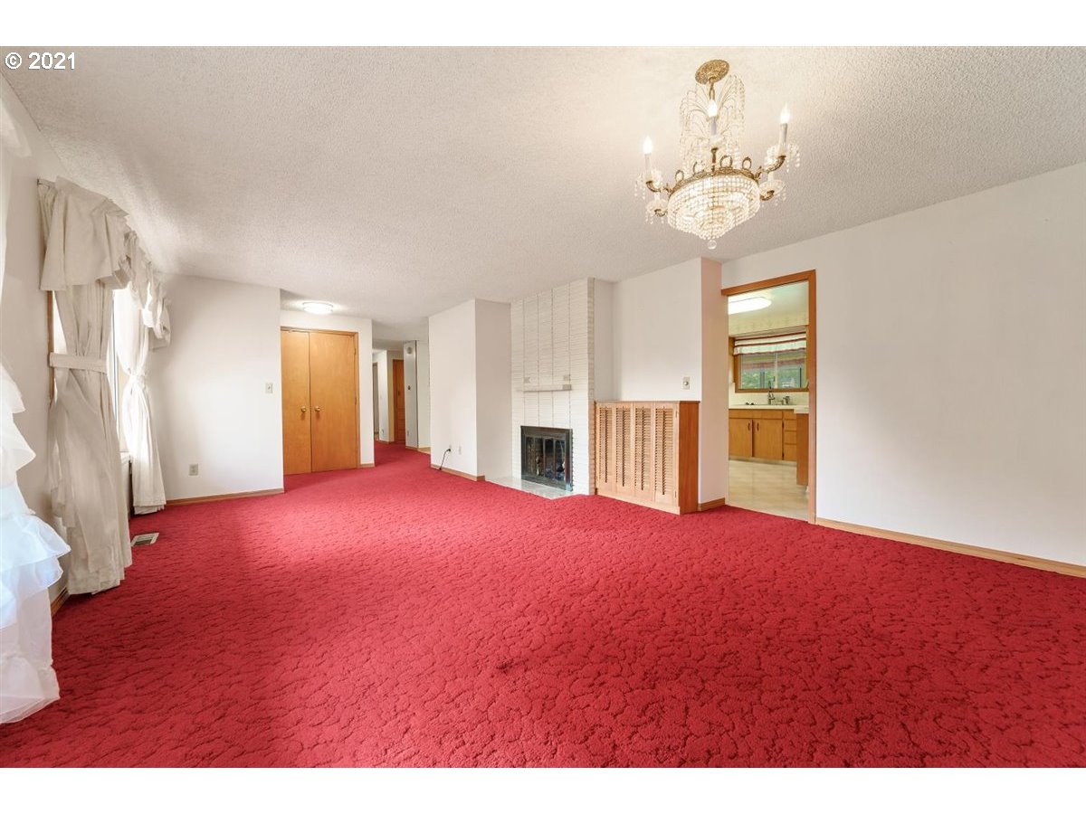 285 Southwest Church Street Dallas, OR 97338 - Photo 4 of 32 Gallery Image 4