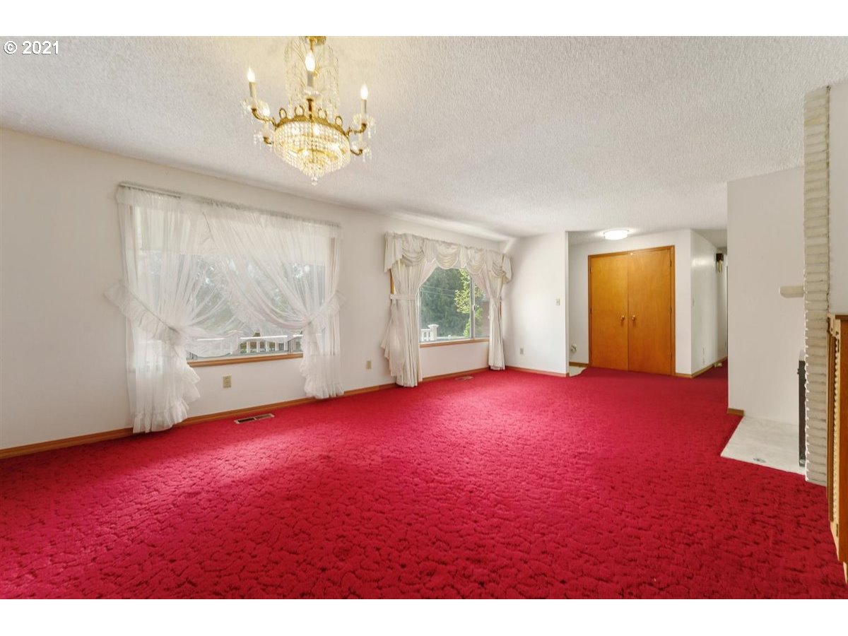 285 Southwest Church Street Dallas, OR 97338 - Photo 5 of 32 Gallery Image 5