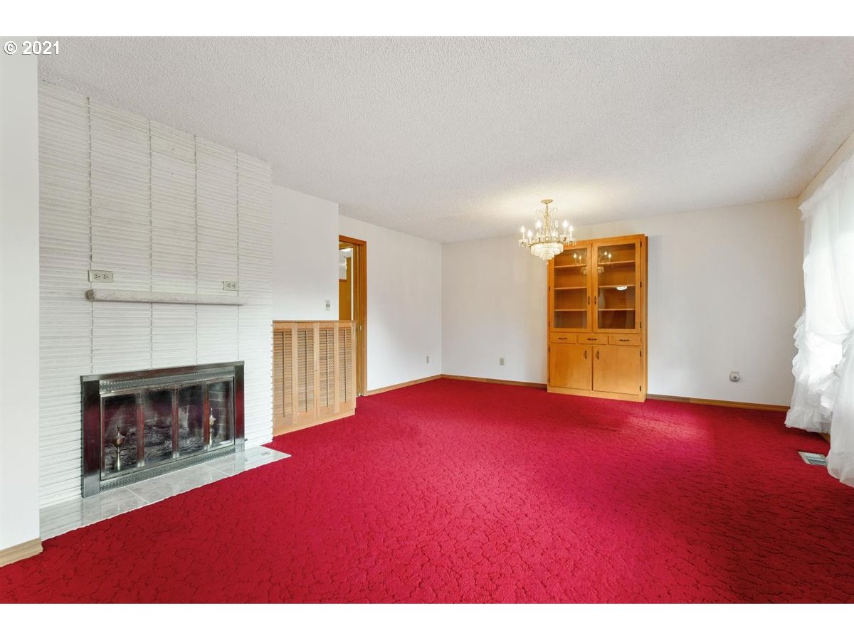 285 Southwest Church Street Dallas, OR 97338 - Photo 6 of 32 Gallery Image 6