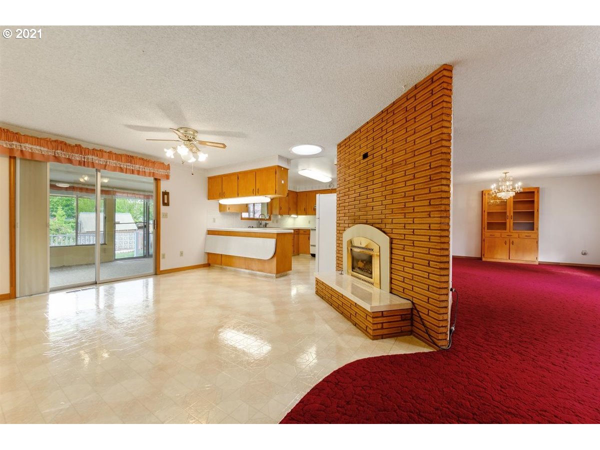 285 Southwest Church Street Dallas, OR 97338 - Photo 8 of 32 Gallery Image 8