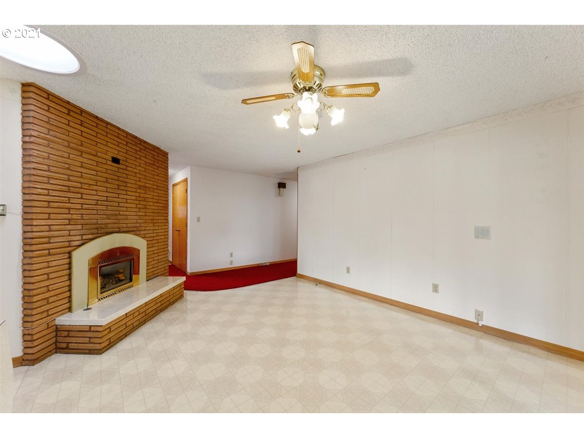 285 Southwest Church Street Dallas, OR 97338 - Photo 9 of 32 Gallery Image 9