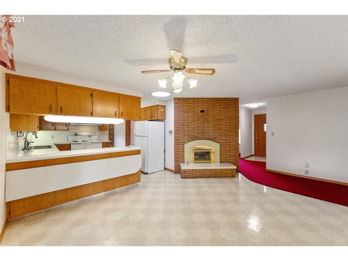 285 Southwest Church Street Dallas, OR 97338 - Photo 10 of 32 Gallery Image 10