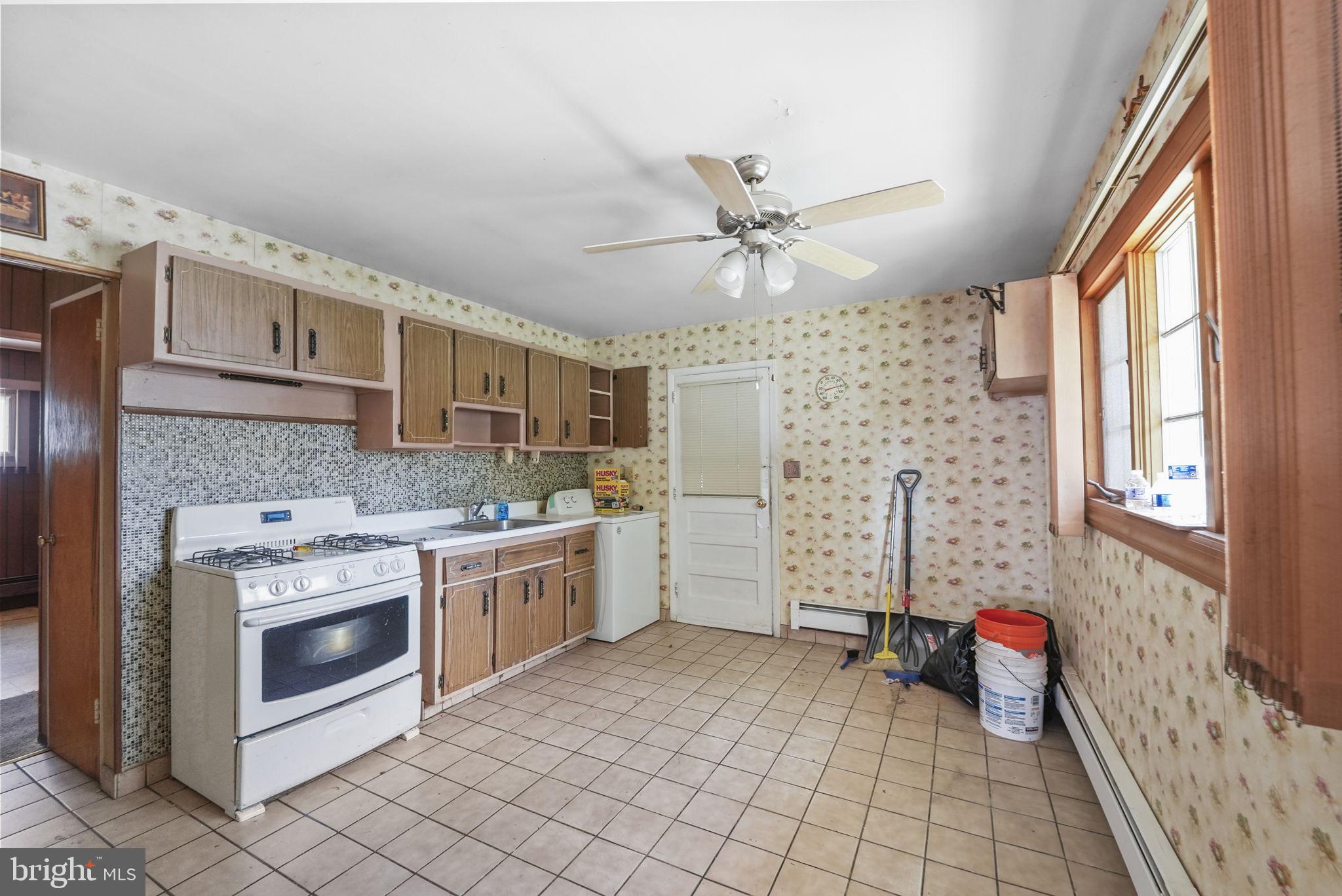 176 Winthrop Road Edison, NJ 08817 - Photo 5 of 21