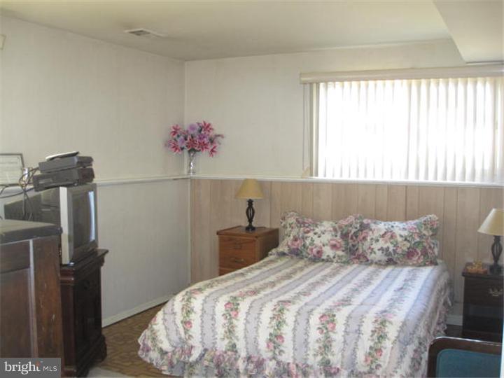 11 Chelsea Road Manalapan, NJ 07726 - Photo 8 of 14 Gallery Image 8
