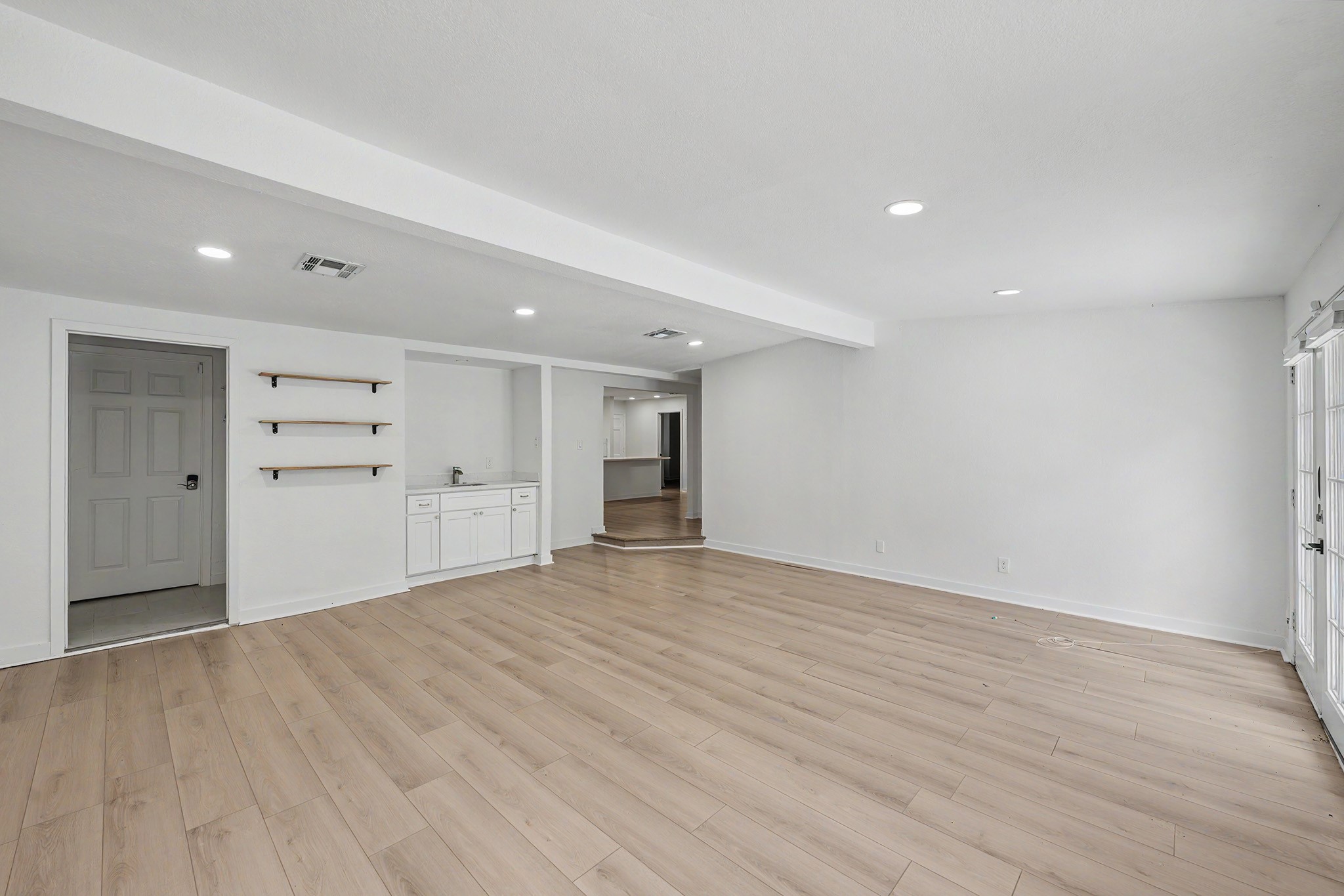7007 Sharpview Drive Houston, TX 77074 - Photo 3 of 15