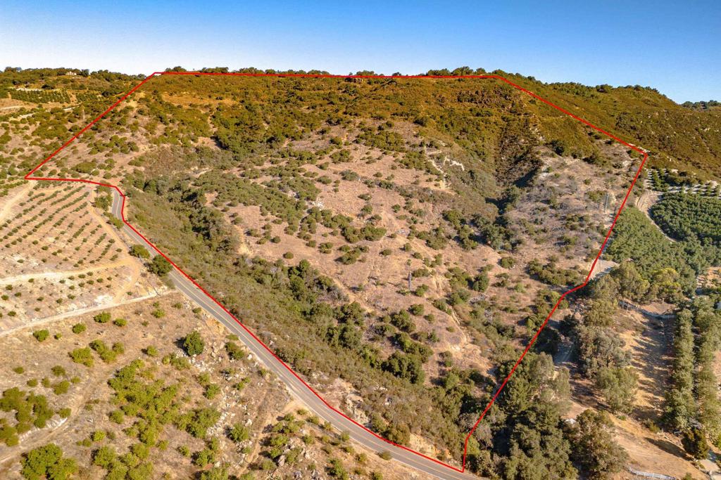 27 El Calamar Road Temecula, CA 92590 - Photo 10 of 33 a view of a dry yard with mountains