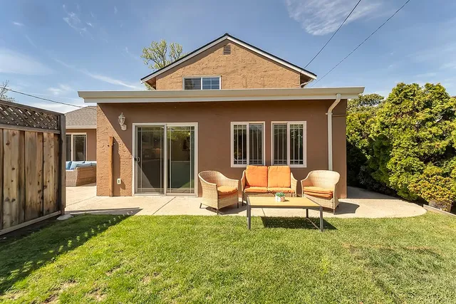 a view of an house with backyard porch and furniture