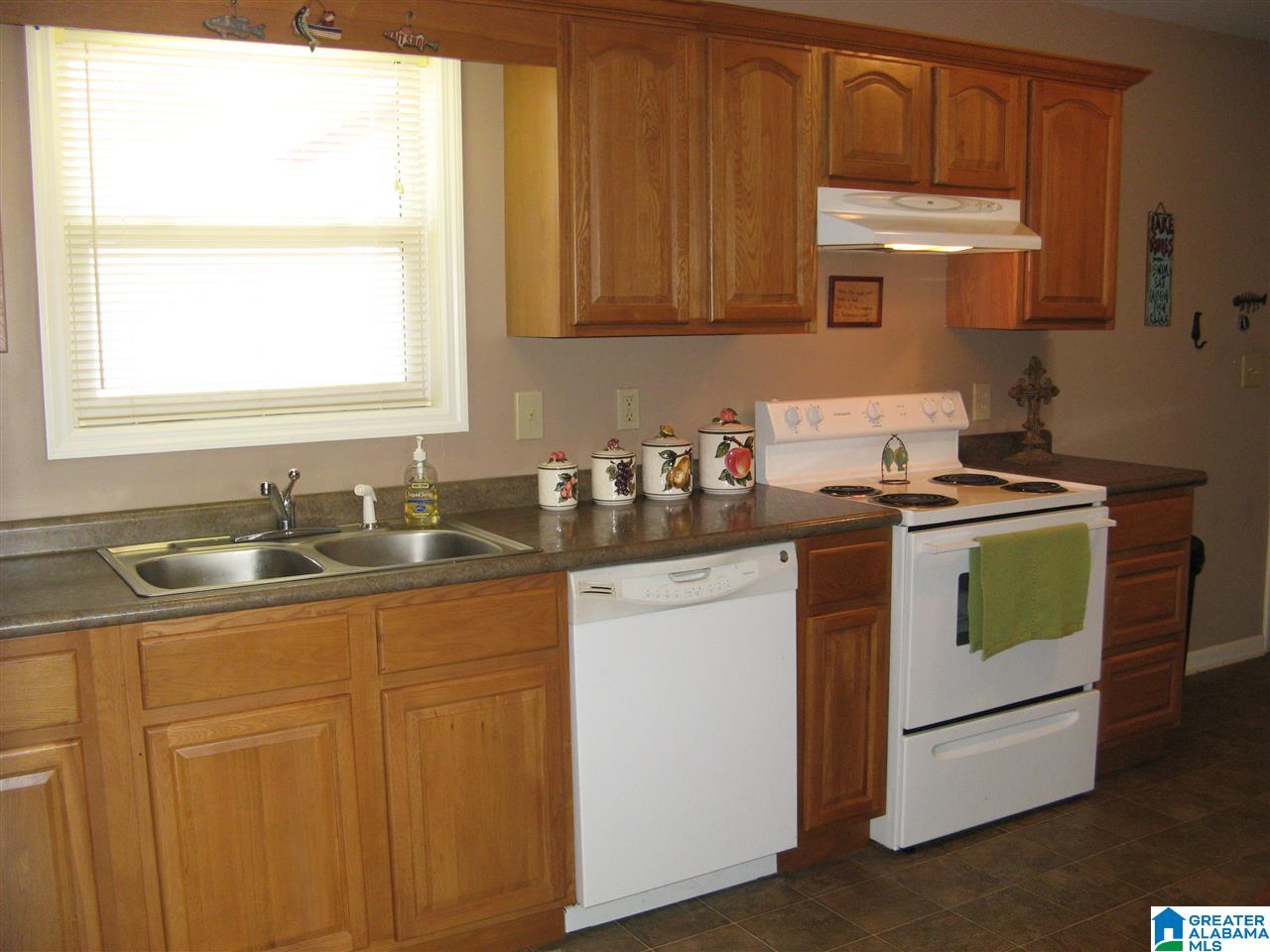 301 Perimeter Road Sylacauga, AL 35151 - Photo 10 of 47