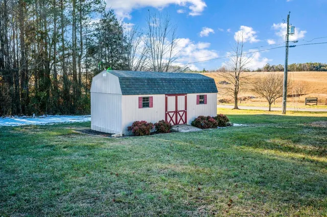 $320,000 | 746 Church Street, Appomattox, VA 24522