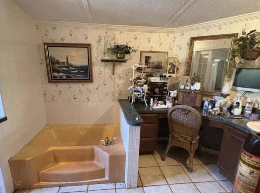 5249 Big Oak Road South St. Augustine, FL 32095 - Photo 18 of 20 a room with table and chairs