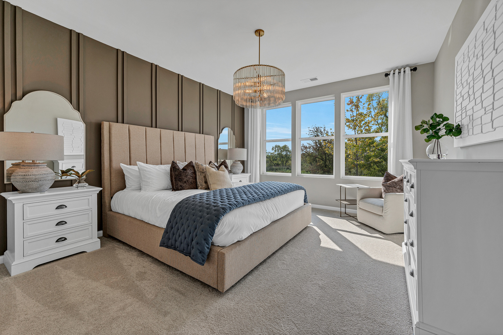 816 Summer Lane Lindenhurst, IL 60046 - Photo 10 of 12 a spacious bedroom with a bed and a window