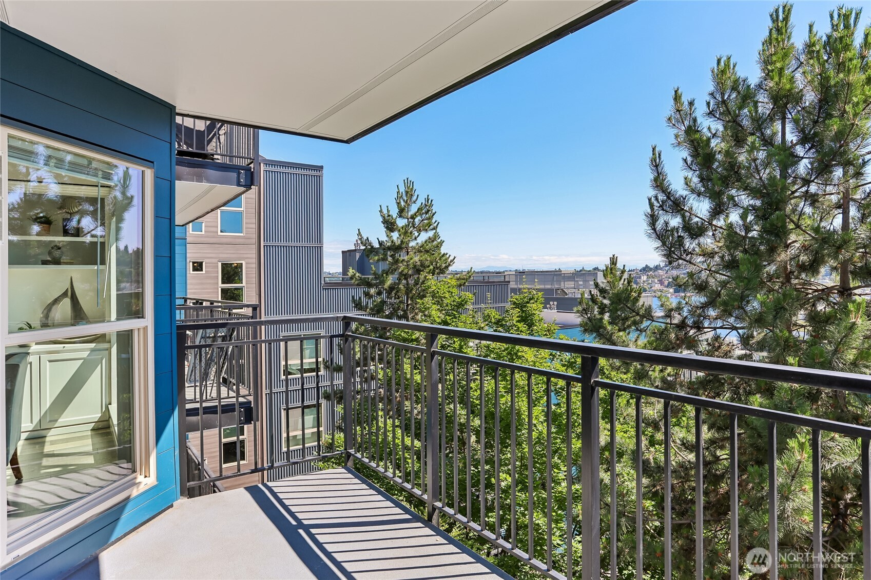 701 Galer Street, Unit 813 Seattle, WA 98109 - Photo 32 of 40