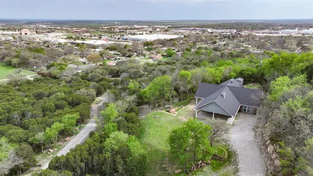 a view of an outdoor space