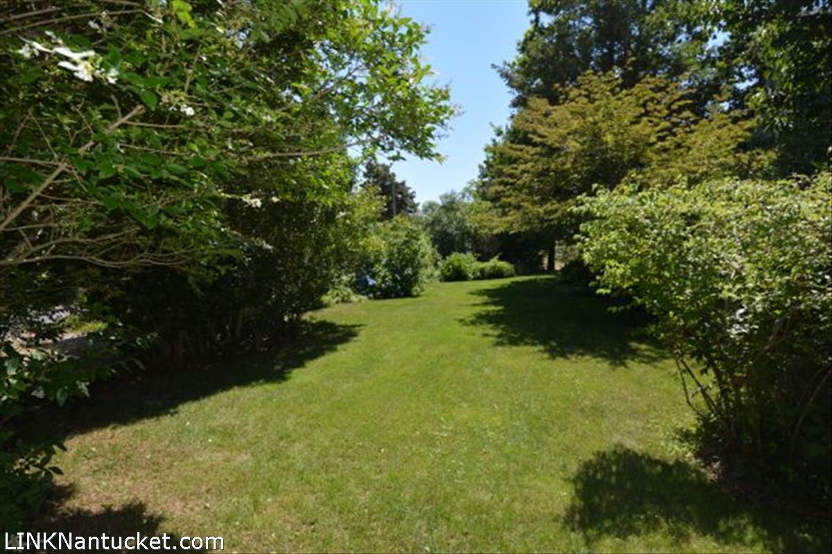 25 Meadow View Drive Nantucket, MA 02554 - Photo 19 of 28 lawn