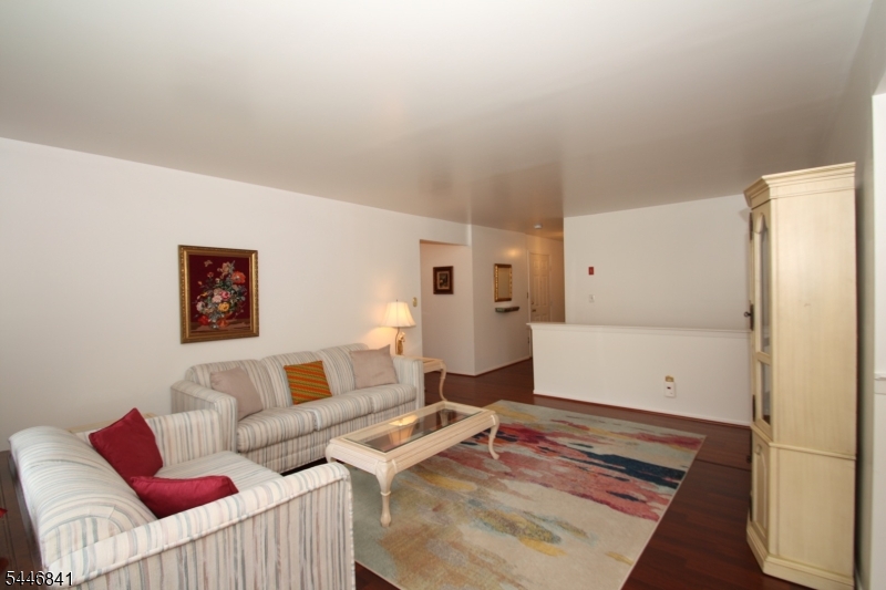 27 Gracie Road East Hanover, NJ 07936 - Photo 3 of 17