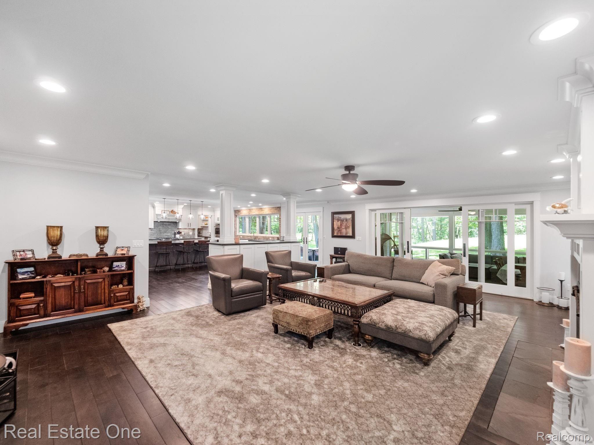1090 Avon Circle West Rochester, MI 48309 - Photo 37 of 71 23.jpg