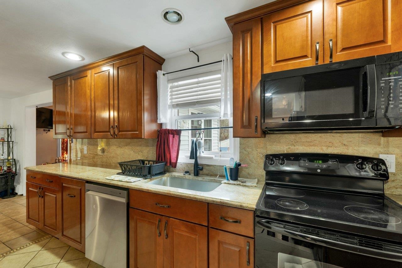 14 North Salem Road, Unit A Hampstead, NH 03841 - Photo 11 of 39