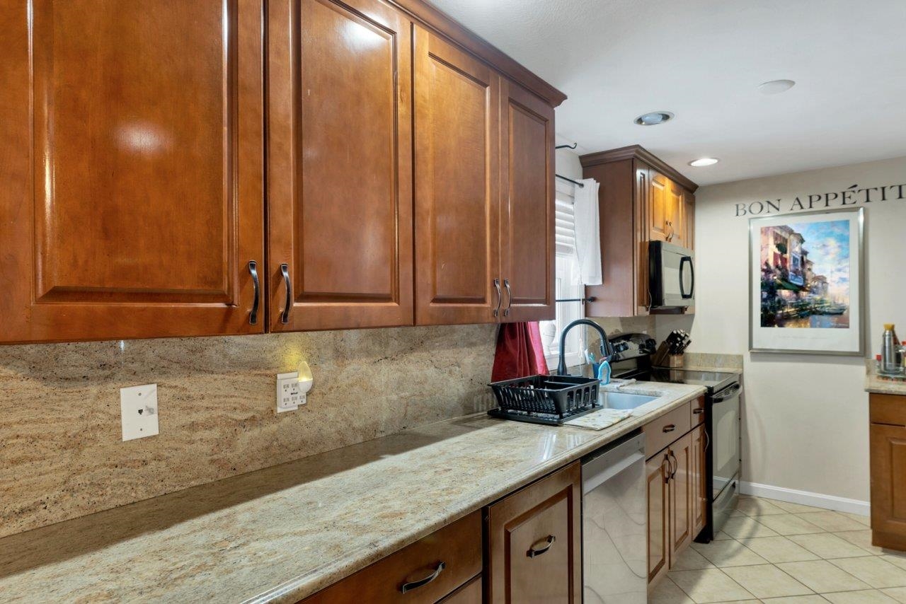 14 North Salem Road, Unit A Hampstead, NH 03841 - Photo 14 of 39