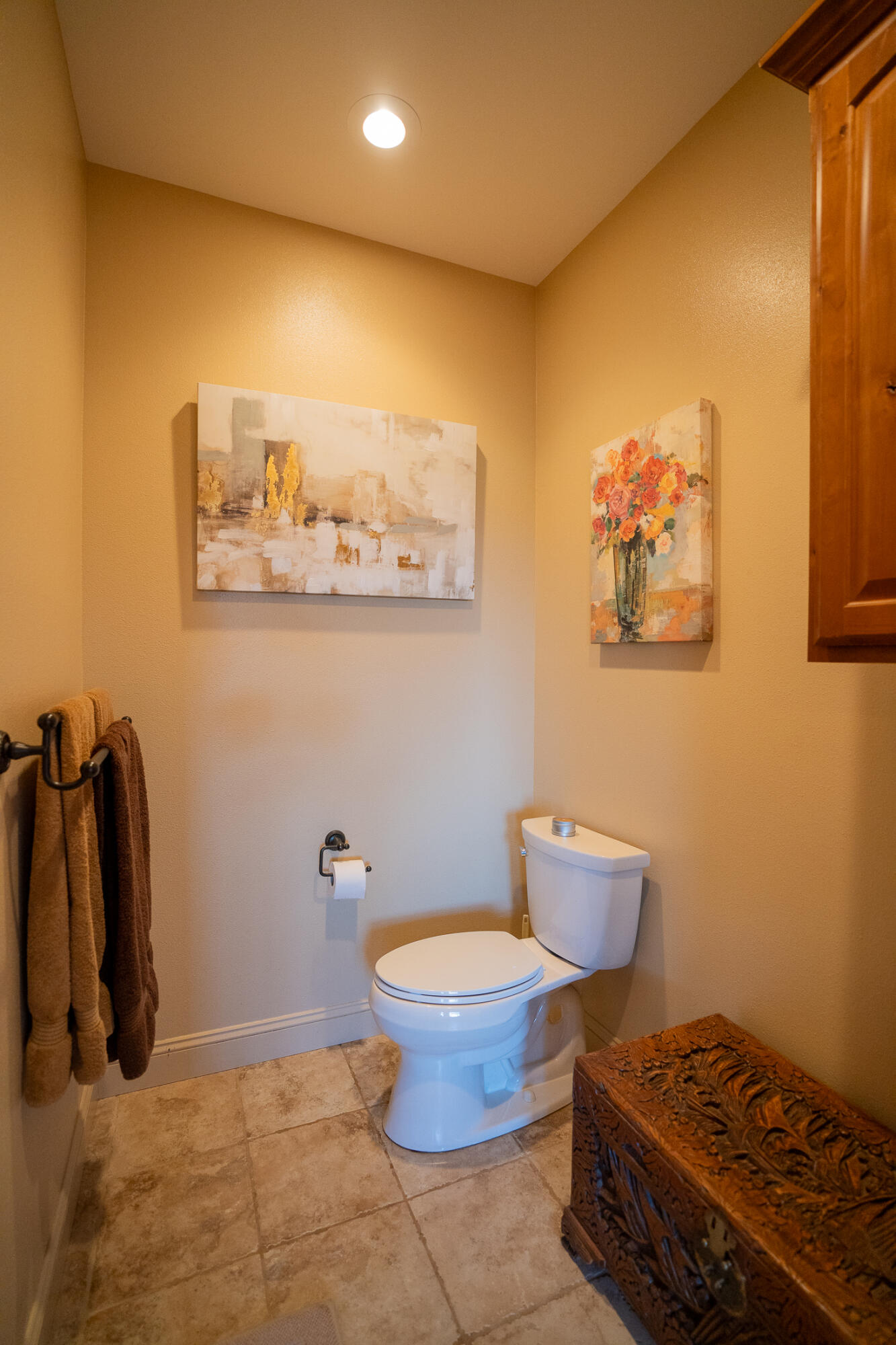 1881 Brophy Road Eagle Point, OR 97524 - Photo 59 of 130 a bathroom with a toilet and a shower curtain