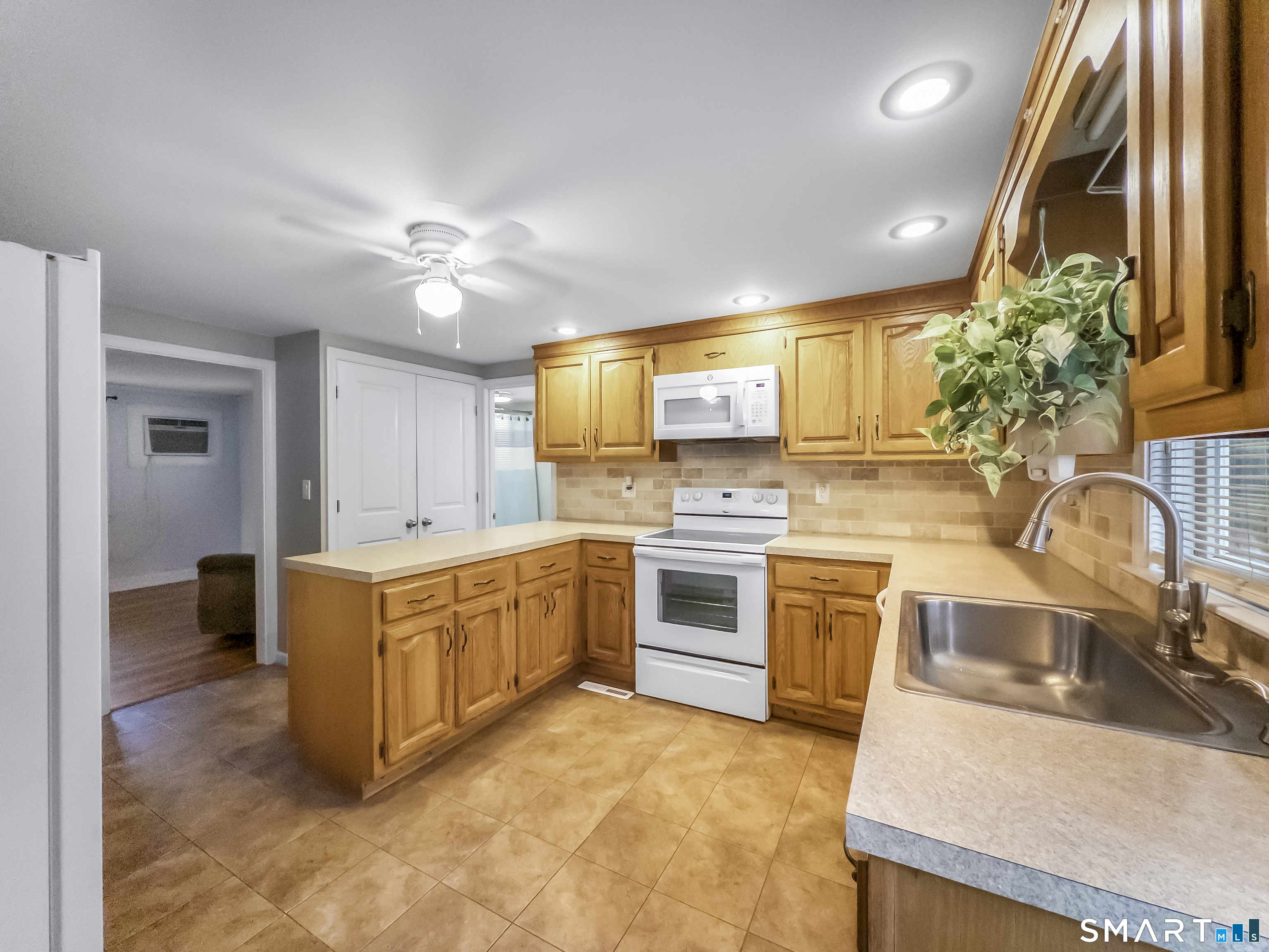 550 Forest Road North Branford, CT 06472 - Photo 18 of 29 Gallery Image 18
