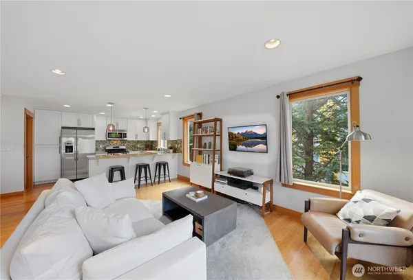 $585,000 | 4037 7th Avenue Northeast, Unit A, Seattle, WA 98105