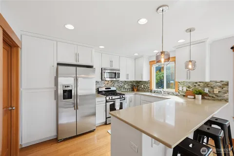 $585,000 | 4037 7th Avenue Northeast, Unit A, Seattle, WA 98105