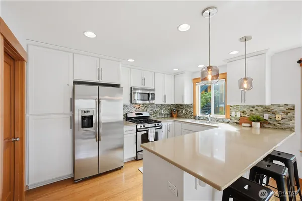 $585,000 | 4037 7th Avenue Northeast, Unit A, Seattle, WA 98105