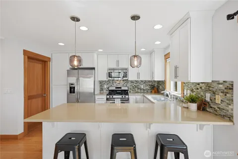 $585,000 | 4037 7th Avenue Northeast, Unit A, Seattle, WA 98105