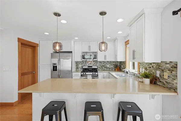 $585,000 | 4037 7th Avenue Northeast, Unit A, Seattle, WA 98105