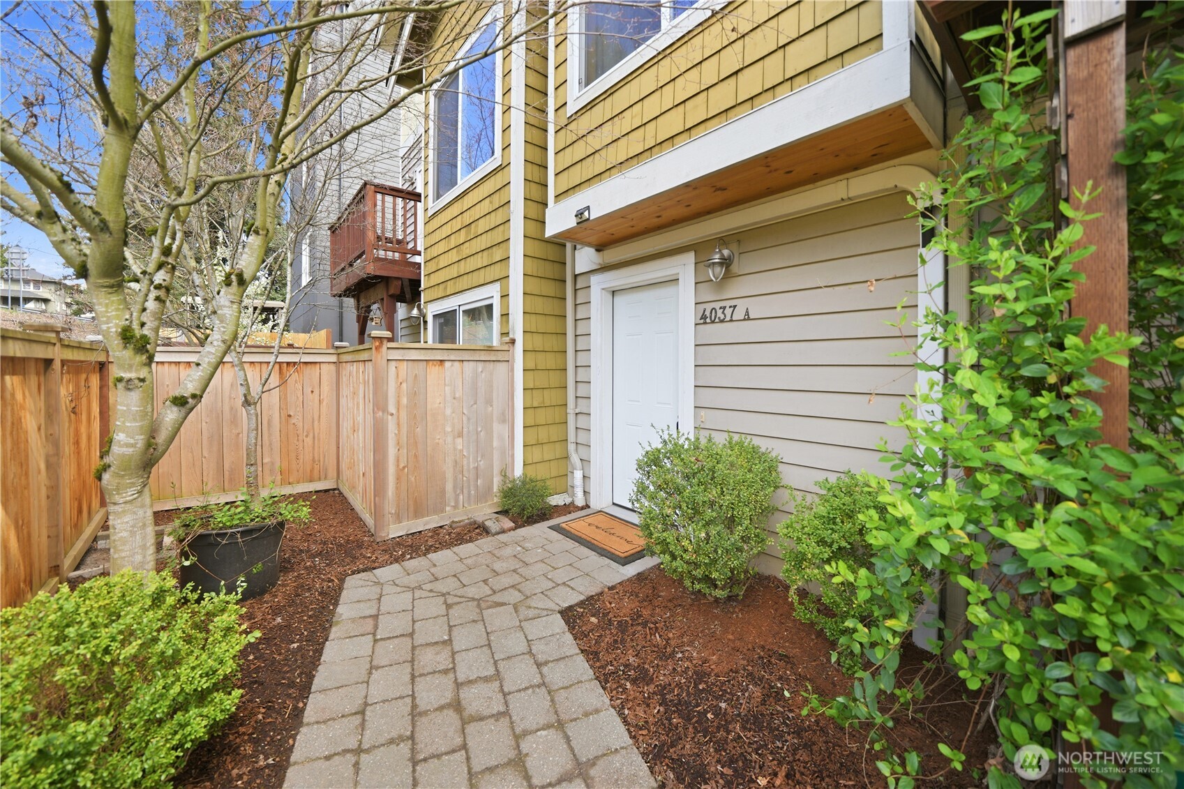 4037 7th Avenue Northeast, Unit A Seattle, WA 98105 - Photo 2 of 35 a backyard of a house with lots of green space