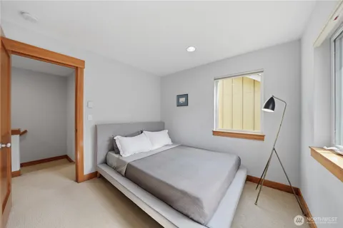 $585,000 | 4037 7th Avenue Northeast, Unit A, Seattle, WA 98105