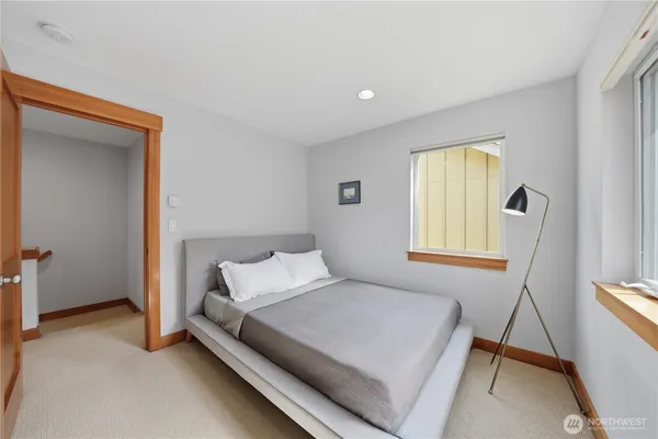 $585,000 | 4037 7th Avenue Northeast, Unit A, Seattle, WA 98105