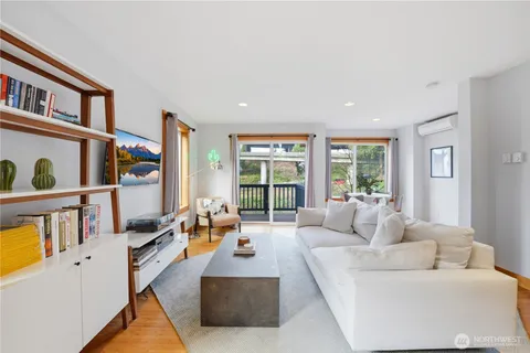 $585,000 | 4037 7th Avenue Northeast, Unit A, Seattle, WA 98105