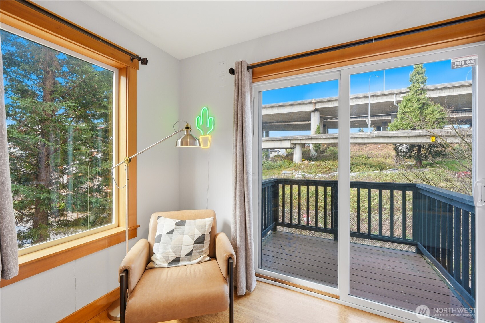 4037 7th Avenue Northeast, Unit A Seattle, WA 98105 - Photo 8 of 35 a view of a large window