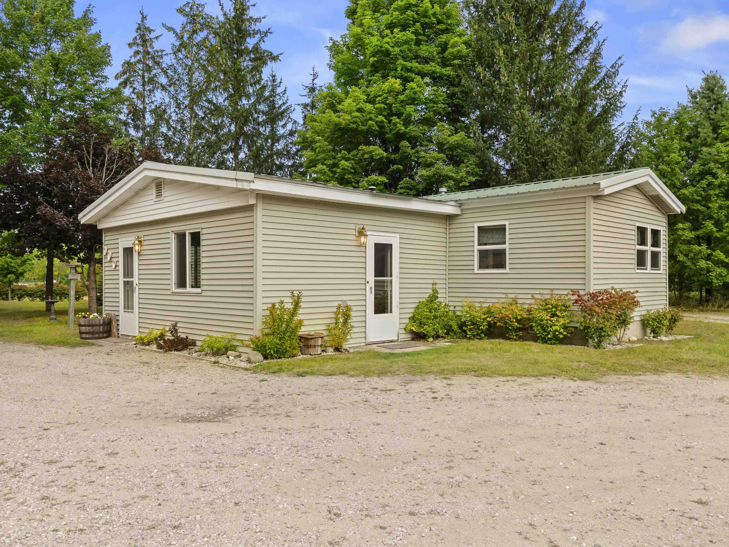 1473 North Lamb Road Interlochen, MI 49643 - Photo 11 of 32 Gallery Image 11