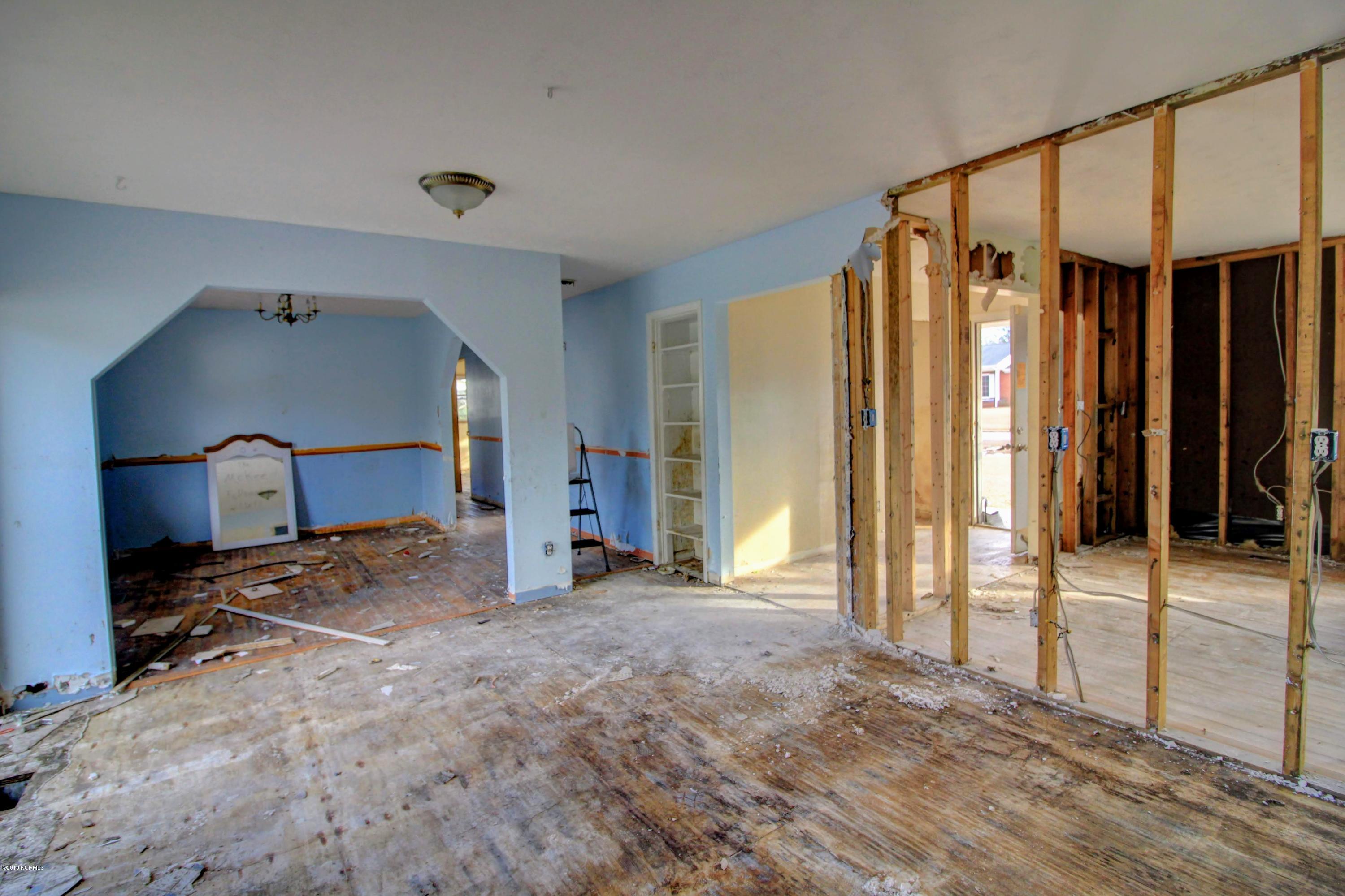 110 Graham Road Newport, NC 28570 - Photo 3 of 10 IMG_6109_10_11