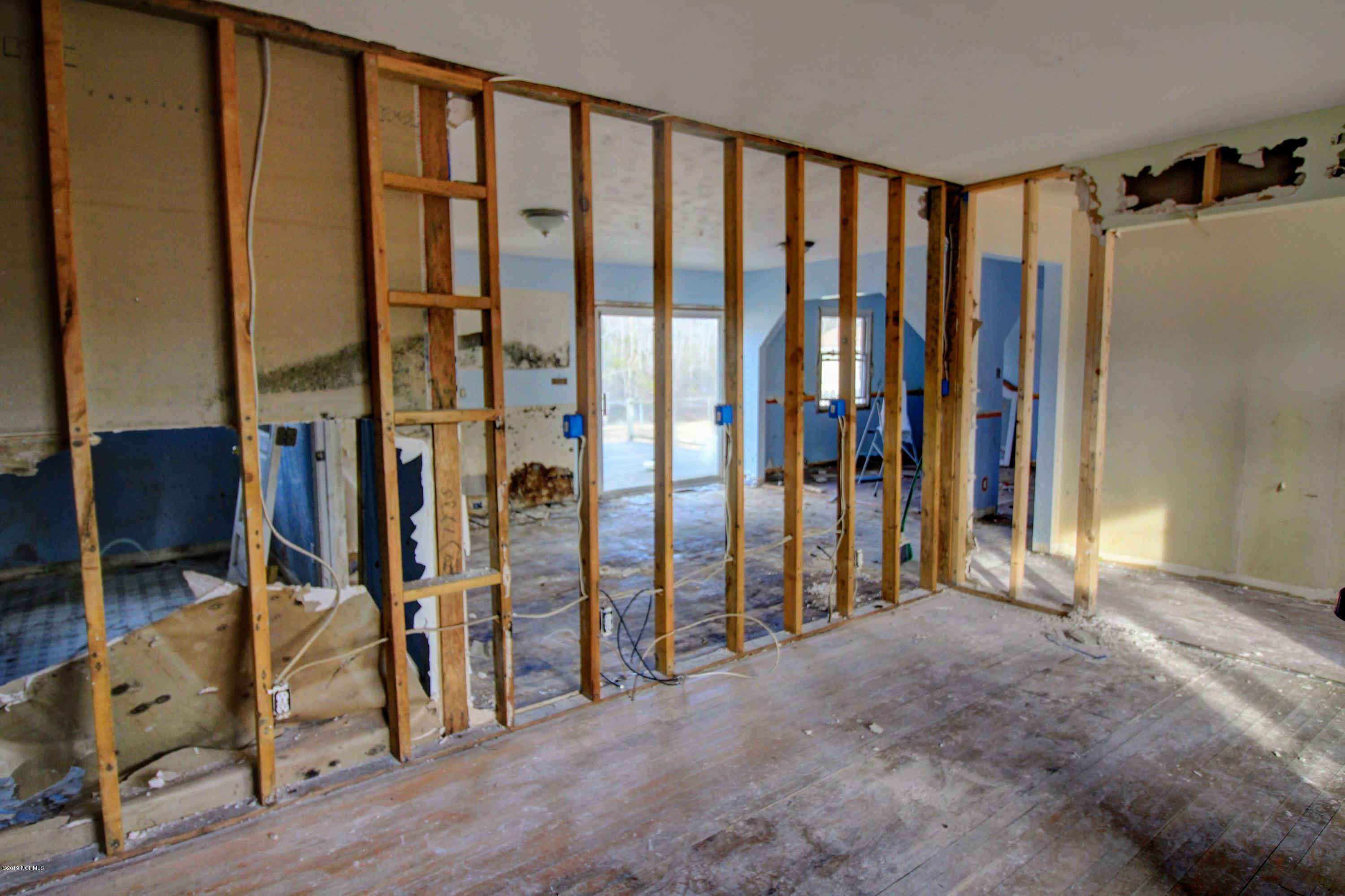 110 Graham Road Newport, NC 28570 - Photo 5 of 10 IMG_6091_2_3