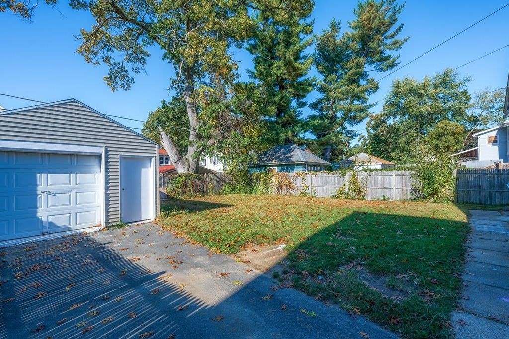 84 Edgewood Street Springfield, MA 01109 - Photo 4 of 39 Gallery Image 4