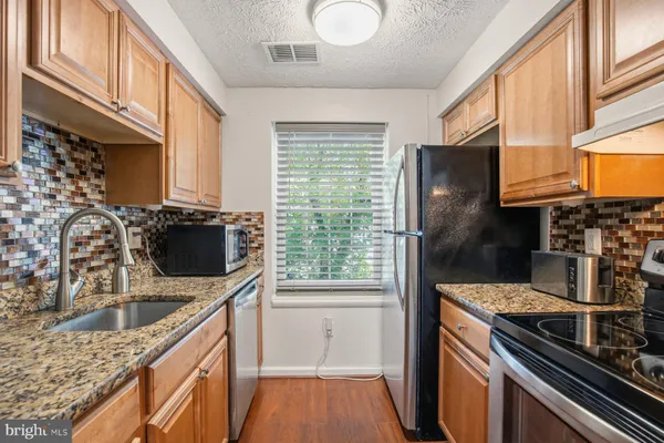 $424,900 | 8621 Kenosha Court, Lorton, VA 22079
