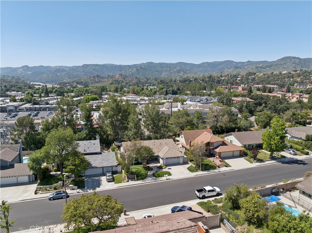 24302 Vista Ridge Drive Valencia, CA 91355 - Photo 3 of 36
