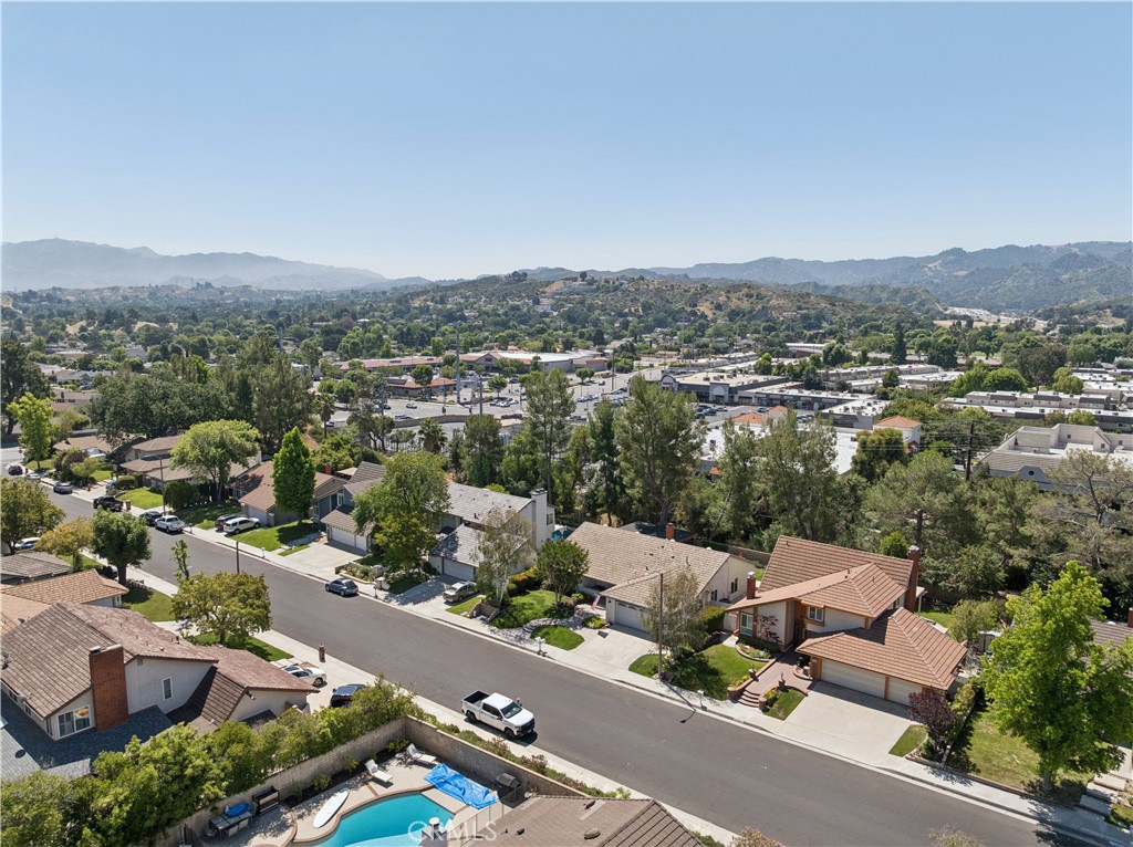 24302 Vista Ridge Drive Valencia, CA 91355 - Photo 4 of 36