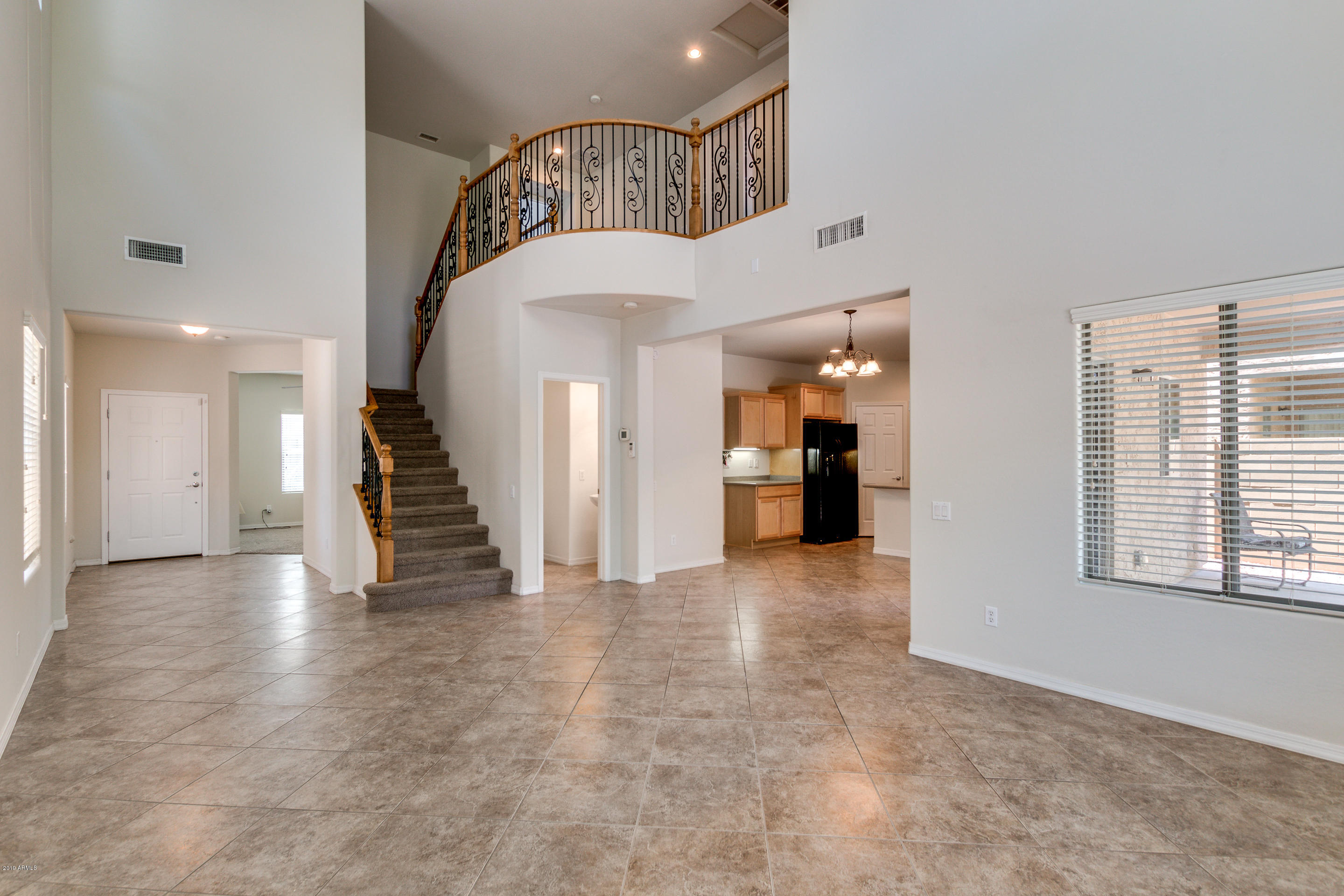 2156 West Kathleen Road Phoenix, AZ 85023 - Photo 4 of 60 04-Kathleen