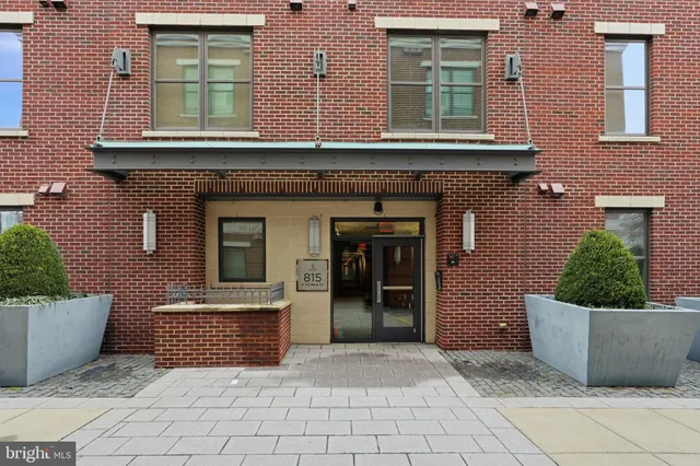 $450,000 | 815 North Patrick Street, Unit 406, Alexandria, VA 22314