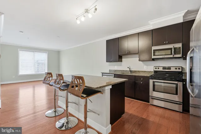 $450,000 | 815 North Patrick Street, Unit 406, Alexandria, VA 22314