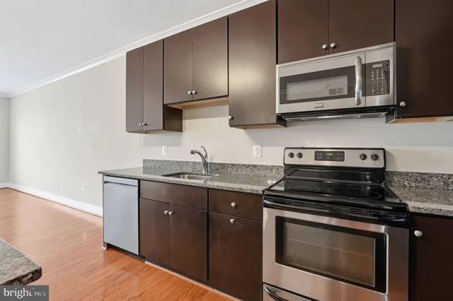 $450,000 | 815 North Patrick Street, Unit 406, Alexandria, VA 22314