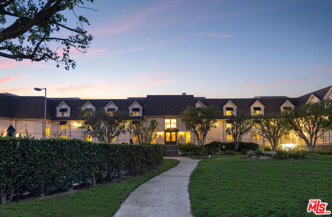 2385 Roscomare Road, Unit D3 Los Angeles, CA 90077 - Photo 1 of 30