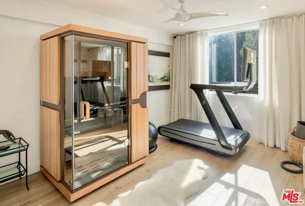 $949,000 | 2385 Roscomare Road, Unit D3, Los Angeles, CA 90077