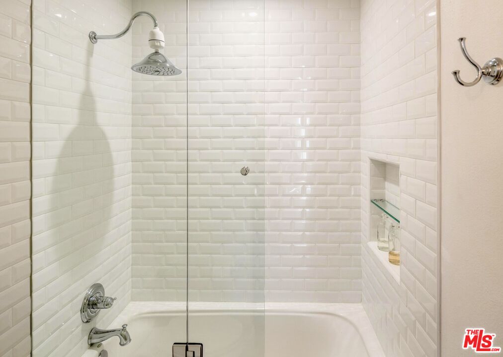 2385 Roscomare Road, Unit D3 Los Angeles, CA 90077 - Photo 15 of 30