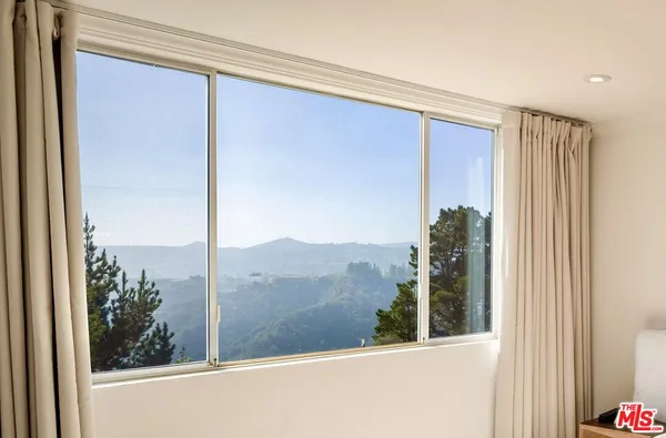 $949,000 | 2385 Roscomare Road, Unit D3, Los Angeles, CA 90077